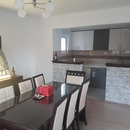 Lux Apartman Muratovic 特雷比涅